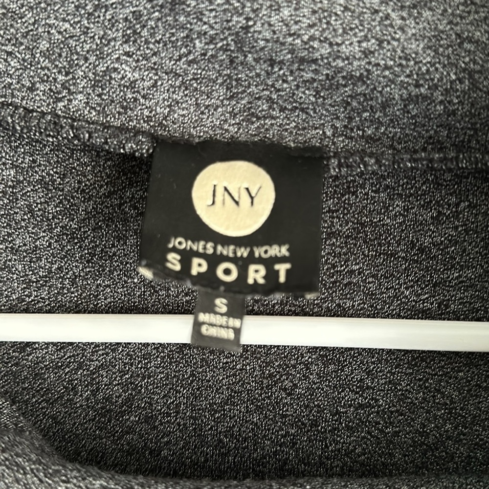 Jones New York Comfy Top - Picture 2 of 7